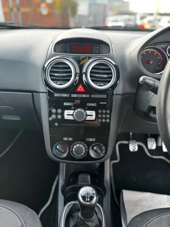2015-vauxhall-corsa-12-3d-big-8