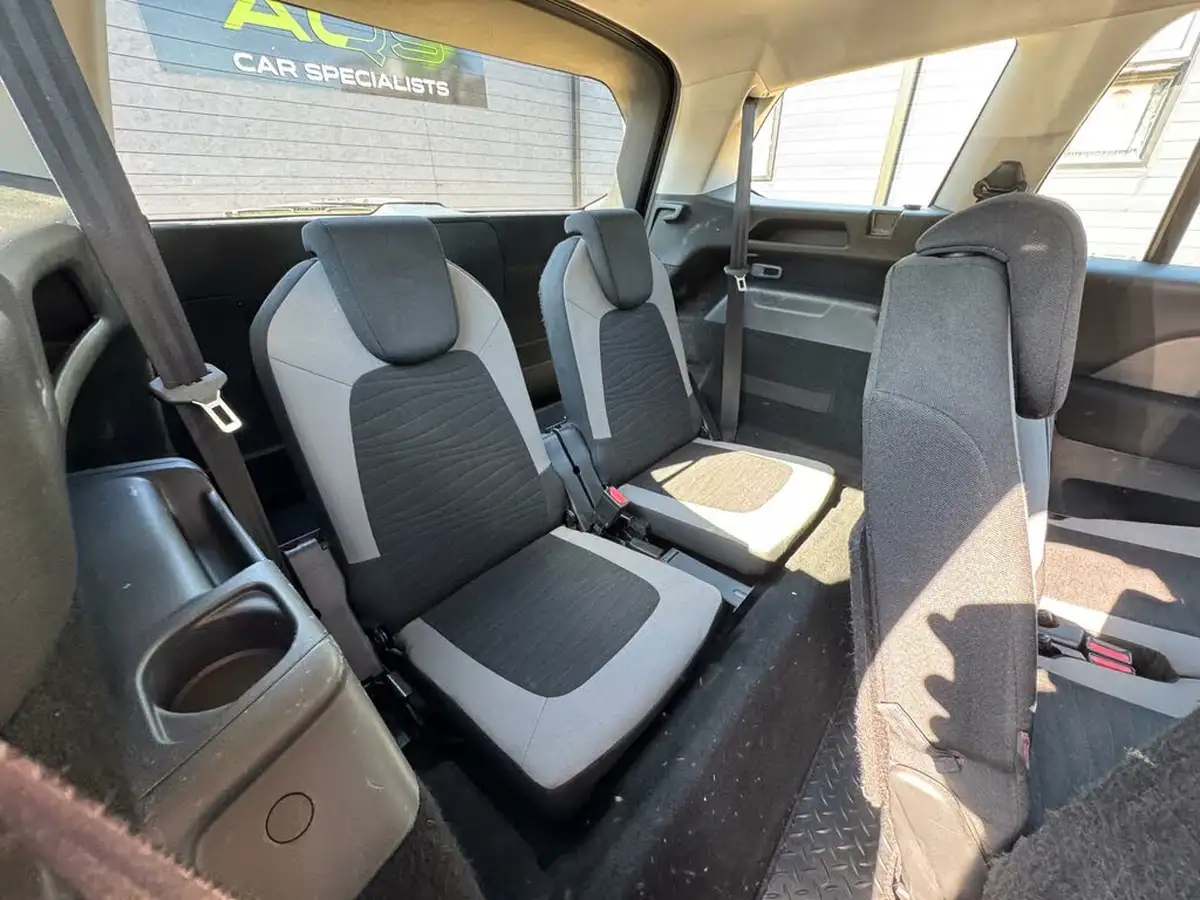 2015-citroen-grand-c4-picasso-16e-hdi-vtr-115ps-big-23