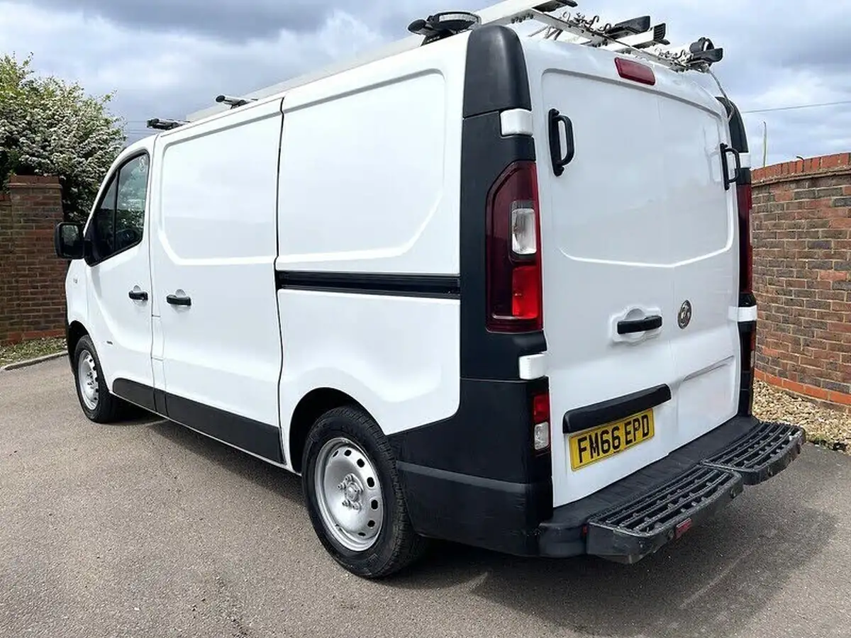 2017-vauxhall-vivaro-16cdti-2900-l1h1-95pseu6-ss-ecoflex-panel-van-big-42