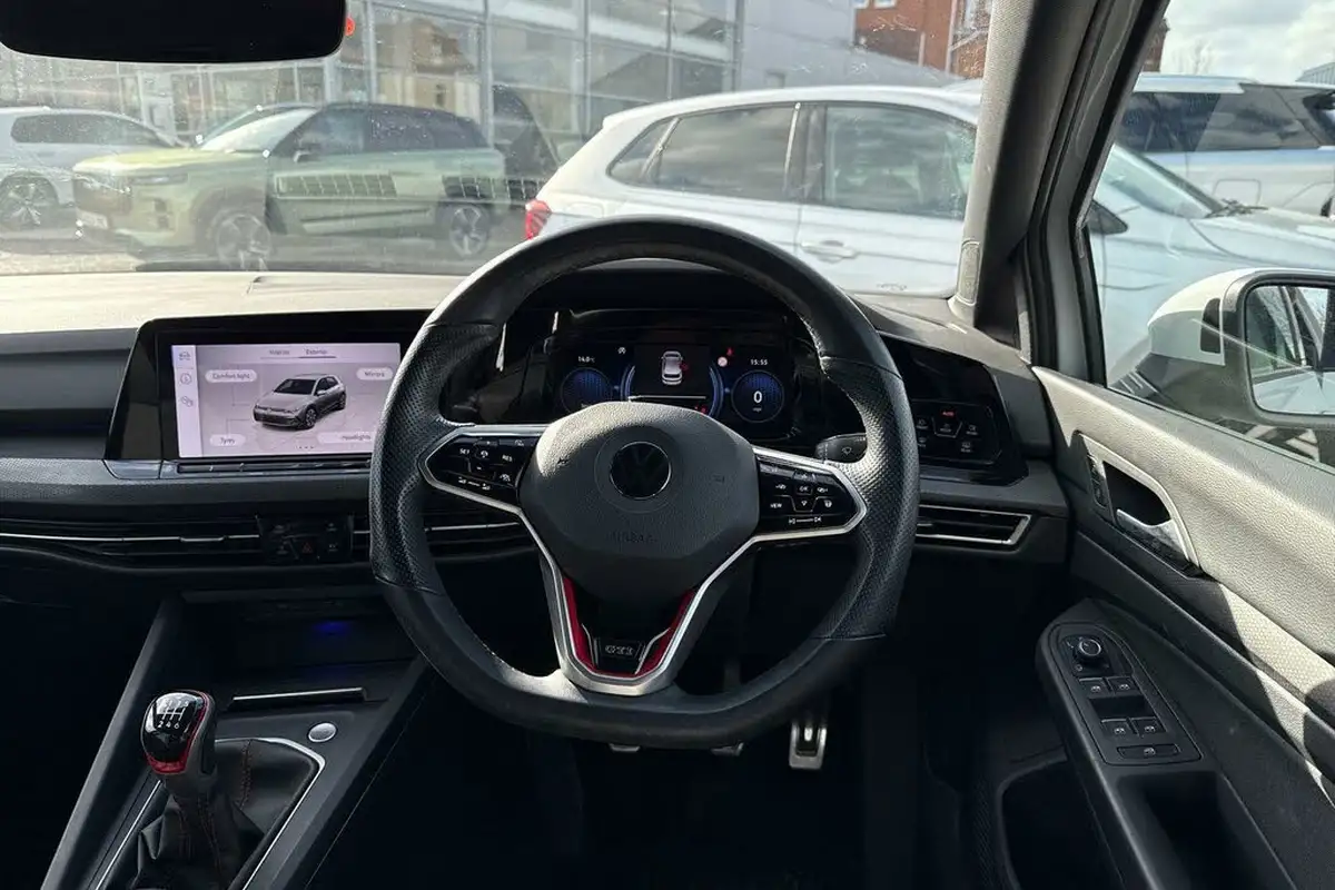 2021-volkswagen-golf-20-tsi-gti-big-47
