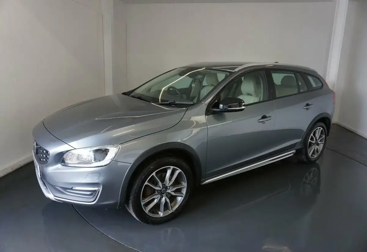 2017-volvo-v60-20td-d4-cross-country-lux-geartronic-big-2