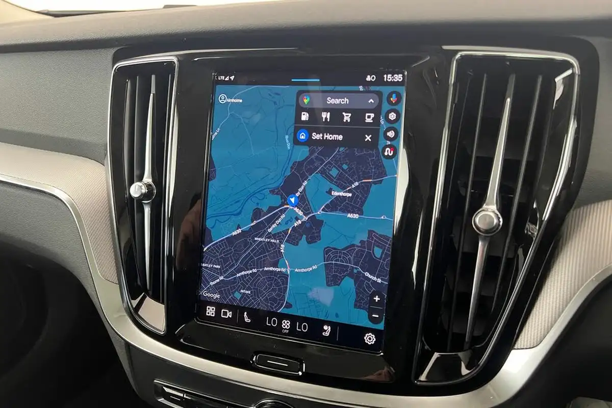 2025-volvo-v60-20-b4-plus-station-wagon-big-14