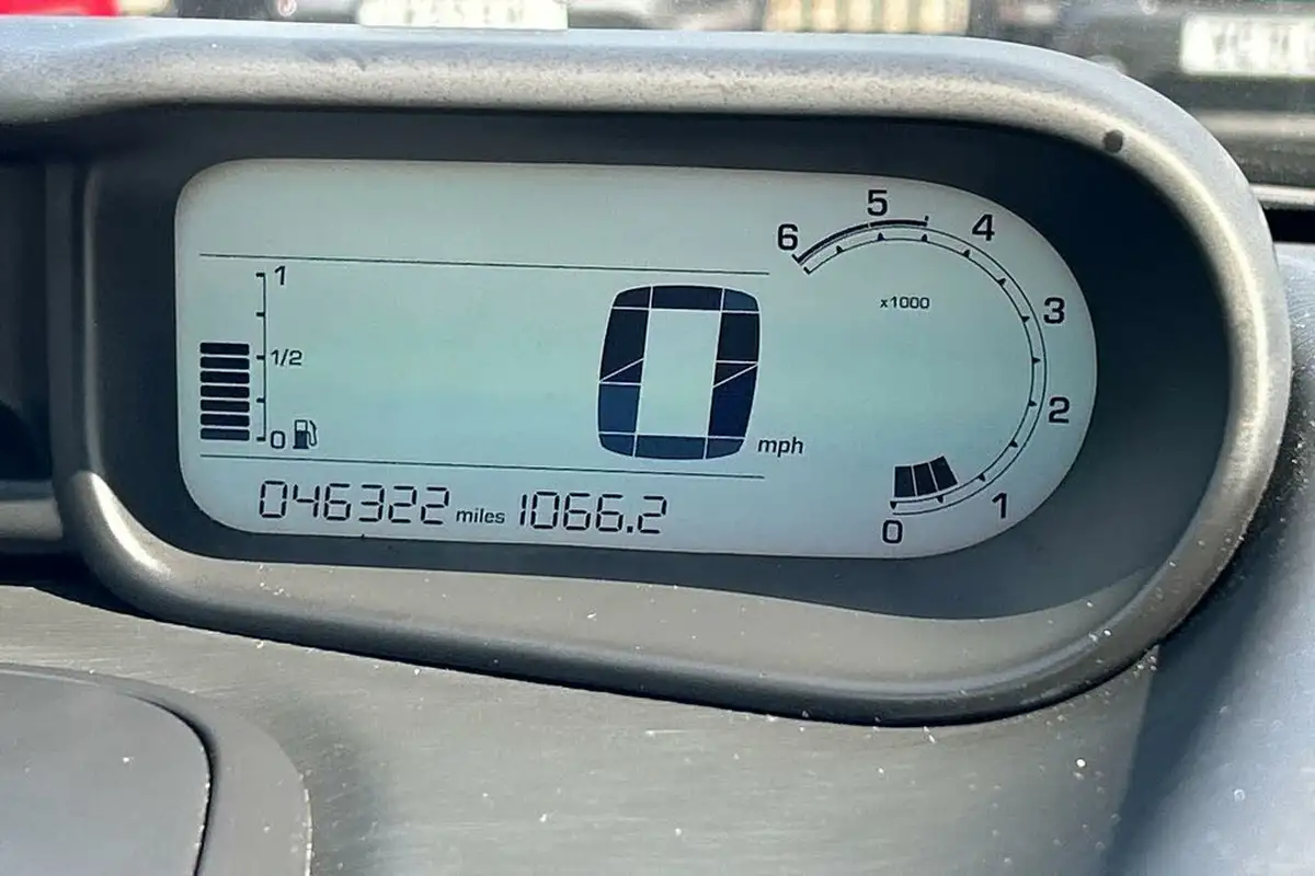2016-citroen-c3-picasso-16bluehdi-edition-big-20