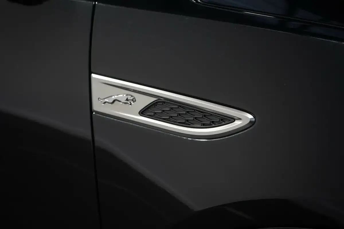 2021-jaguar-e-pace-20-d200-r-dynamic-s-big-9