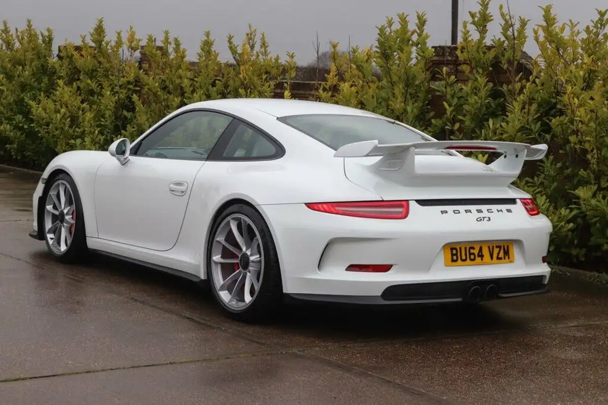 2014-porsche-911-38-gt3-big-6