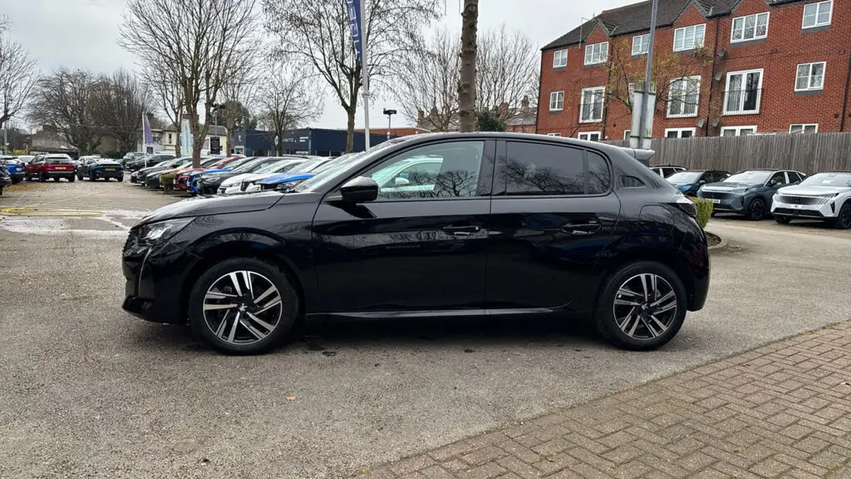 2023-peugeot-208-12-puretech-allure-premium-130ps-eat8-big-5