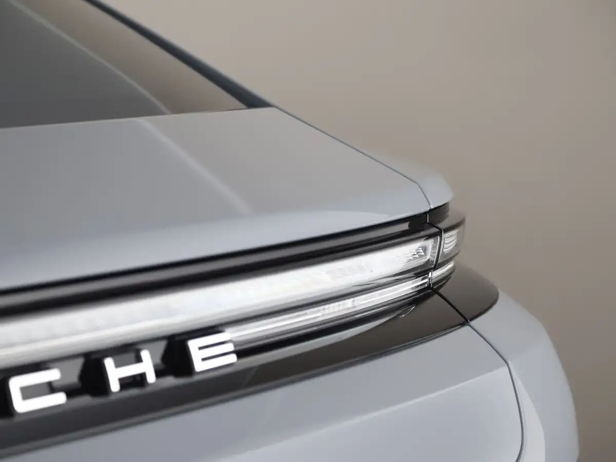 2025-porsche-panamera-30-4-e-hybrid-470ps-hatchback-big-40