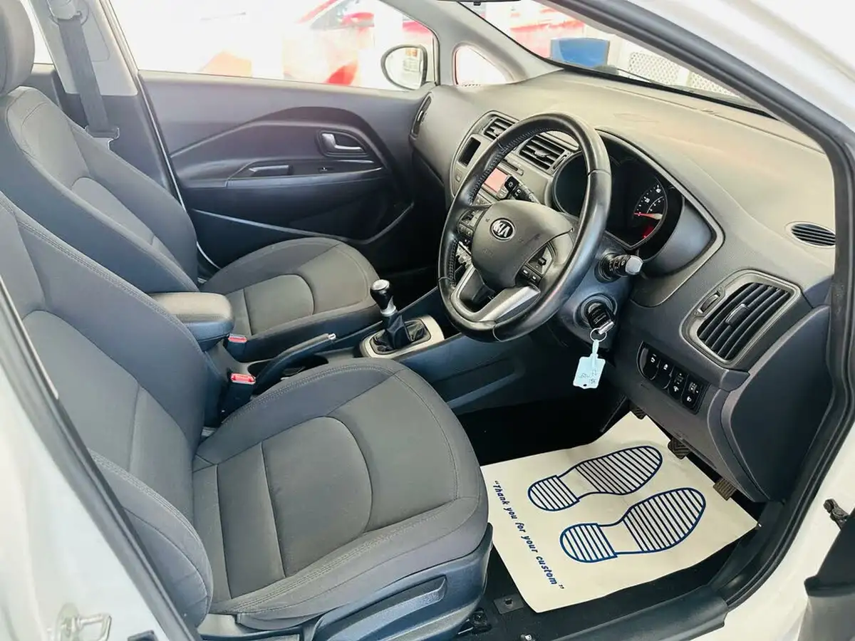 2014-kia-rio-125-vr7-5d-big-11