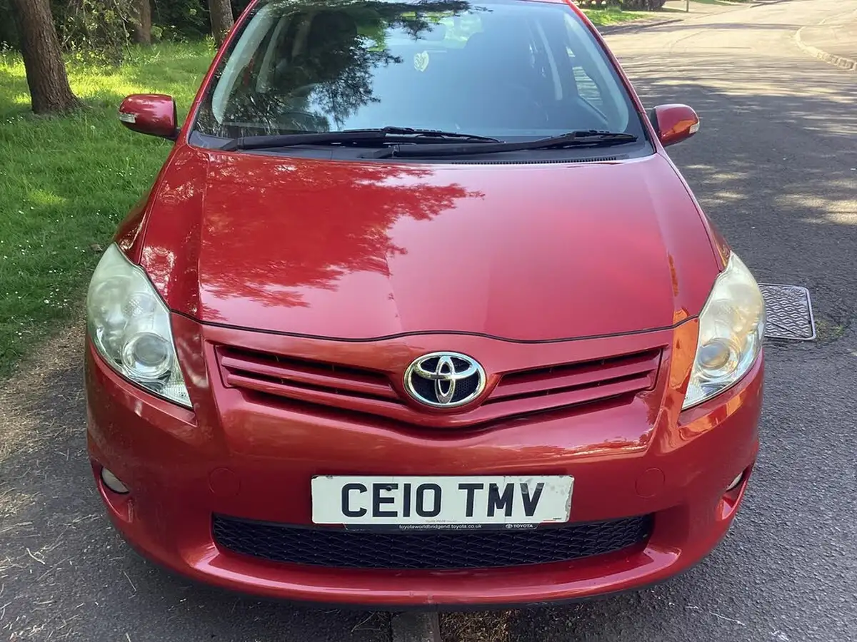 2010-toyota-auris-133-vvt-i-tr-5d-big-1