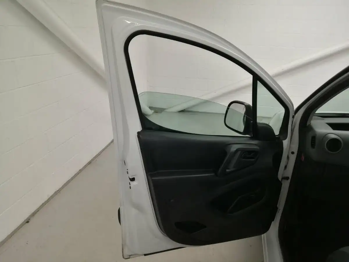 2018-peugeot-partner-16td-se-l1-stop-start-850-panel-big-36