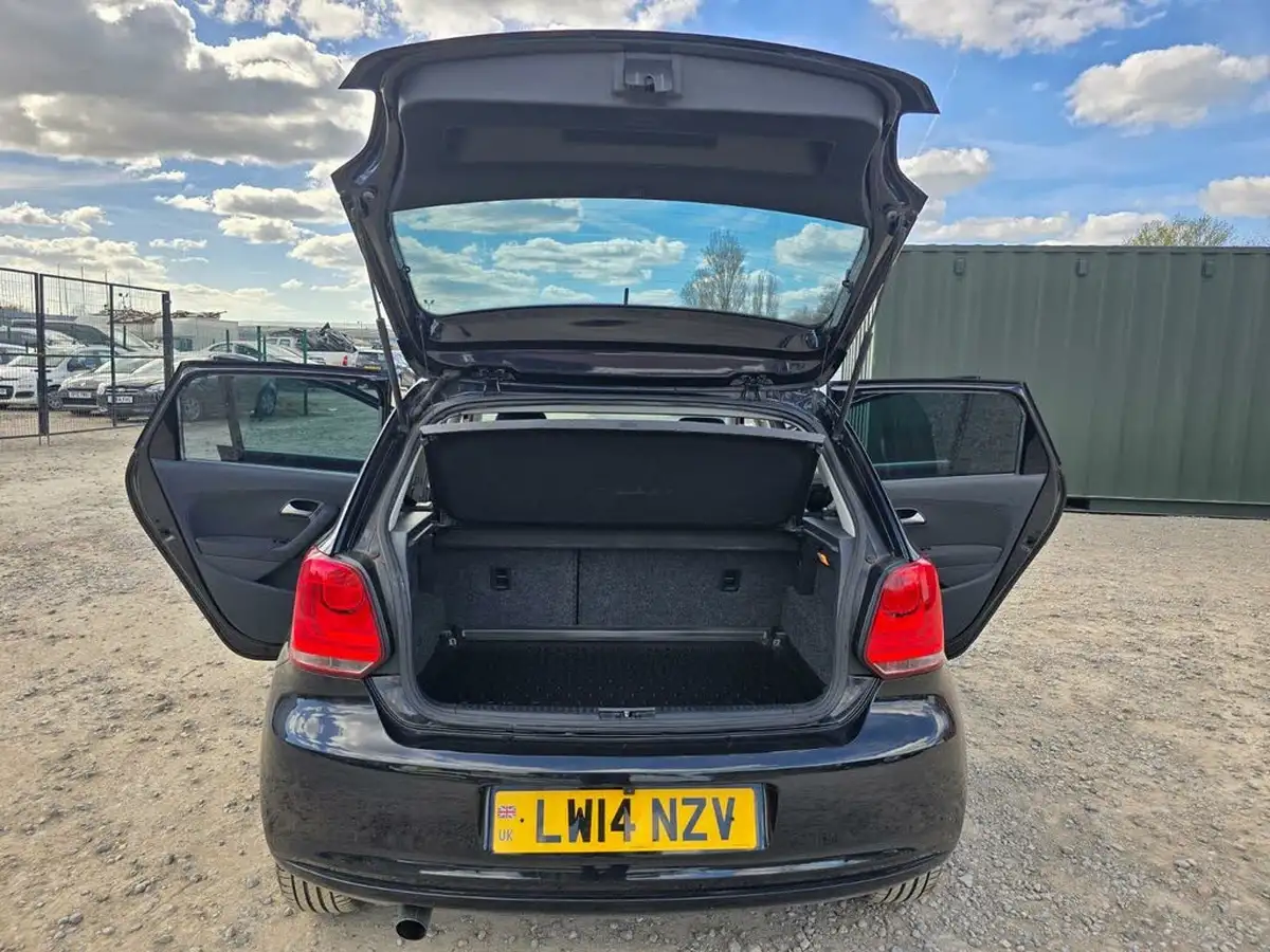 2014-volkswagen-polo-big-44