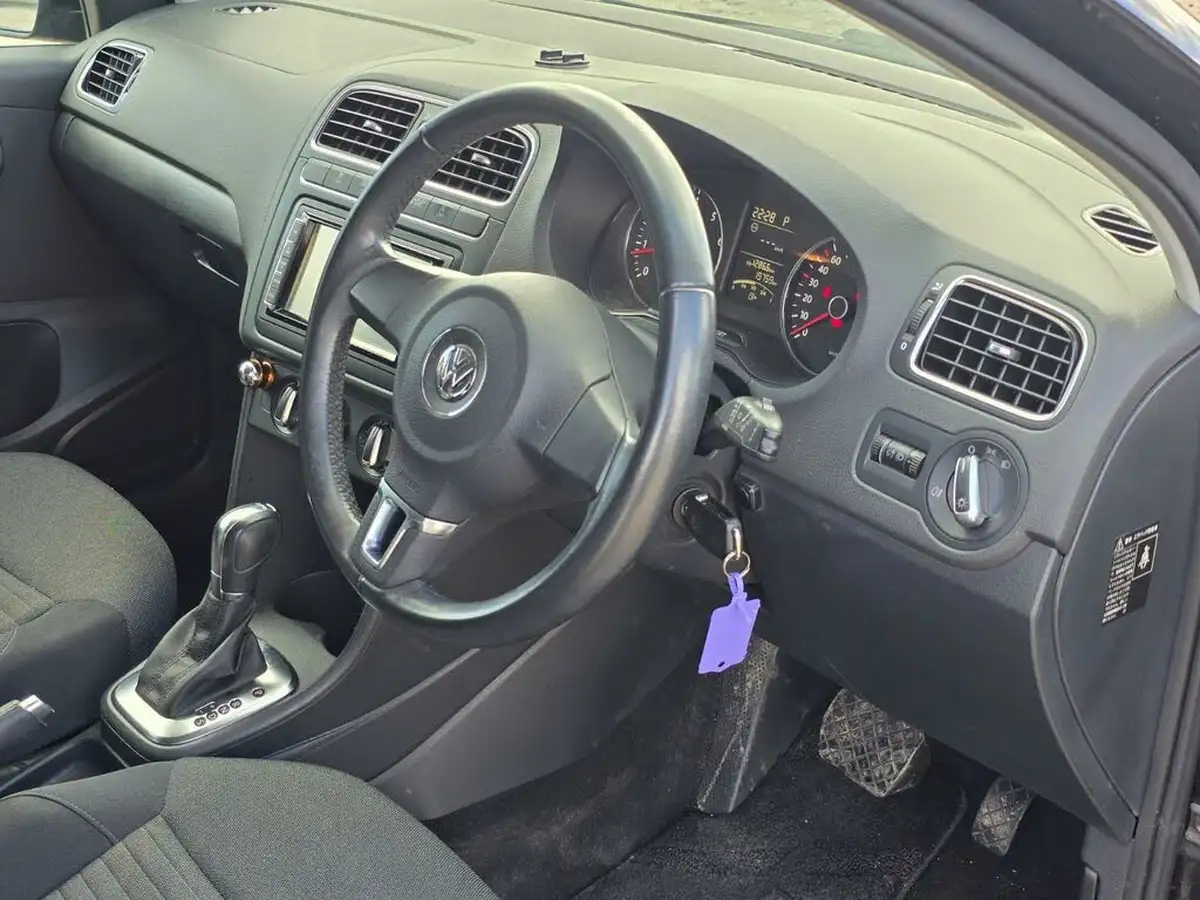 2014-volkswagen-polo-big-68