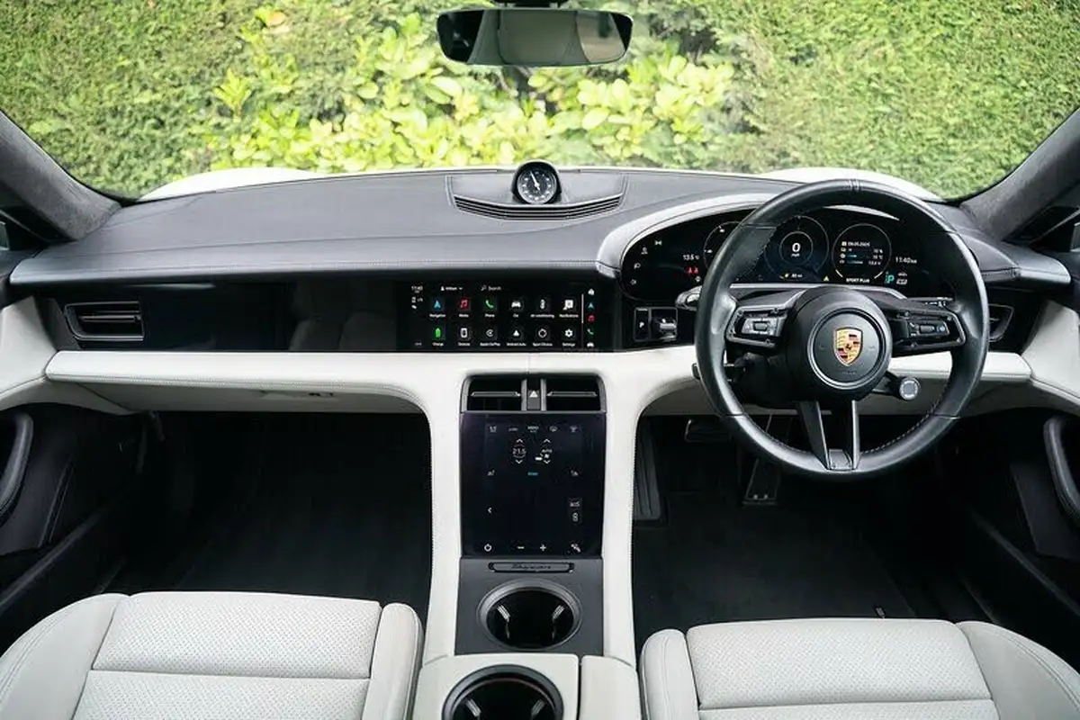 2020-porsche-taycan-e-turbo-big-16