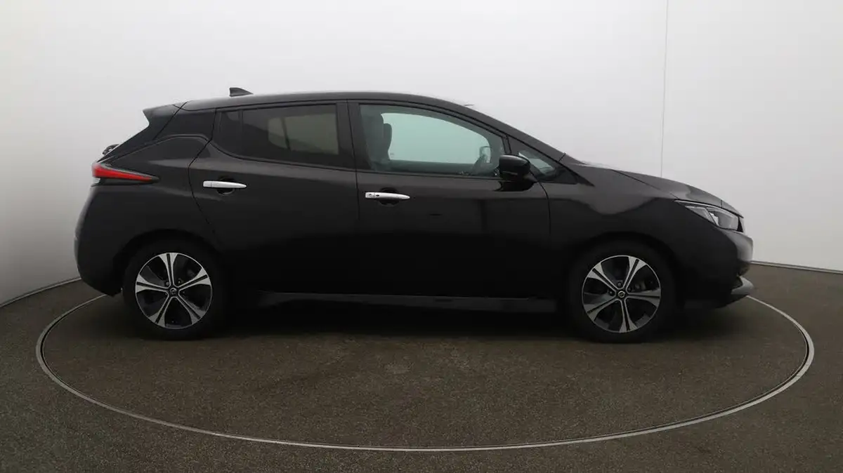 2021-nissan-leaf-e-tekna-big-42