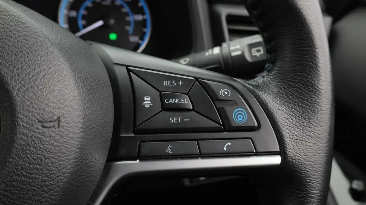 2021-nissan-leaf-e-tekna-big-25