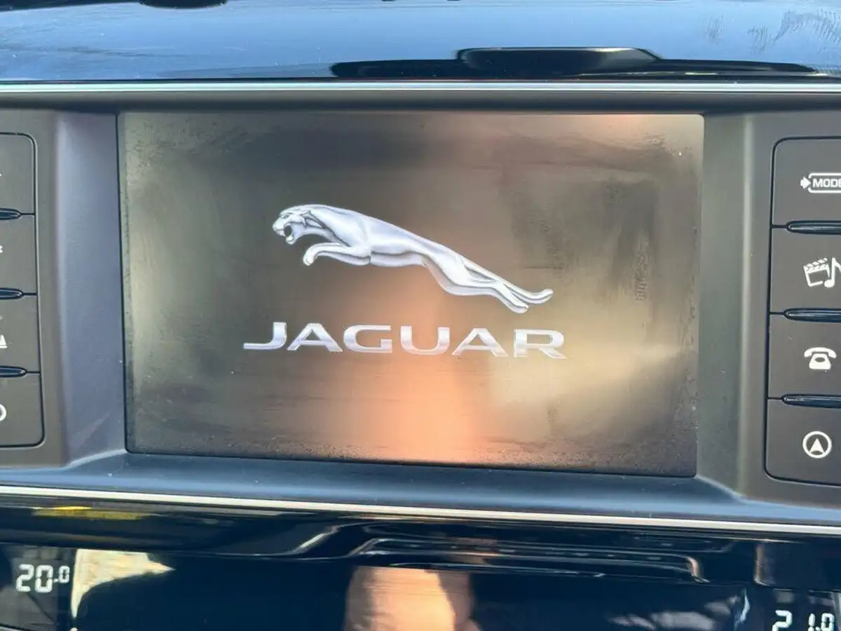 2015-jaguar-xe-20-prestige-big-19