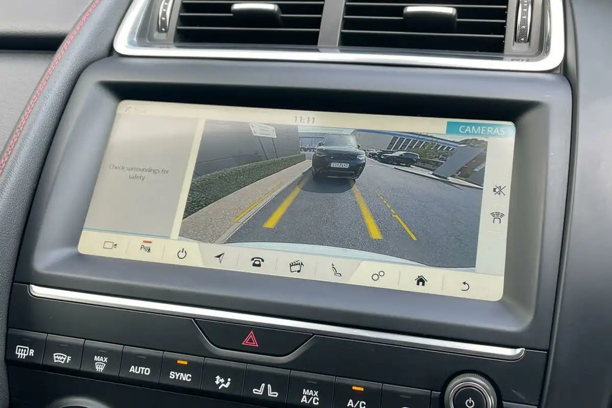 2019-jaguar-e-pace-20-i4d-chequered-flag-150ps-big-2