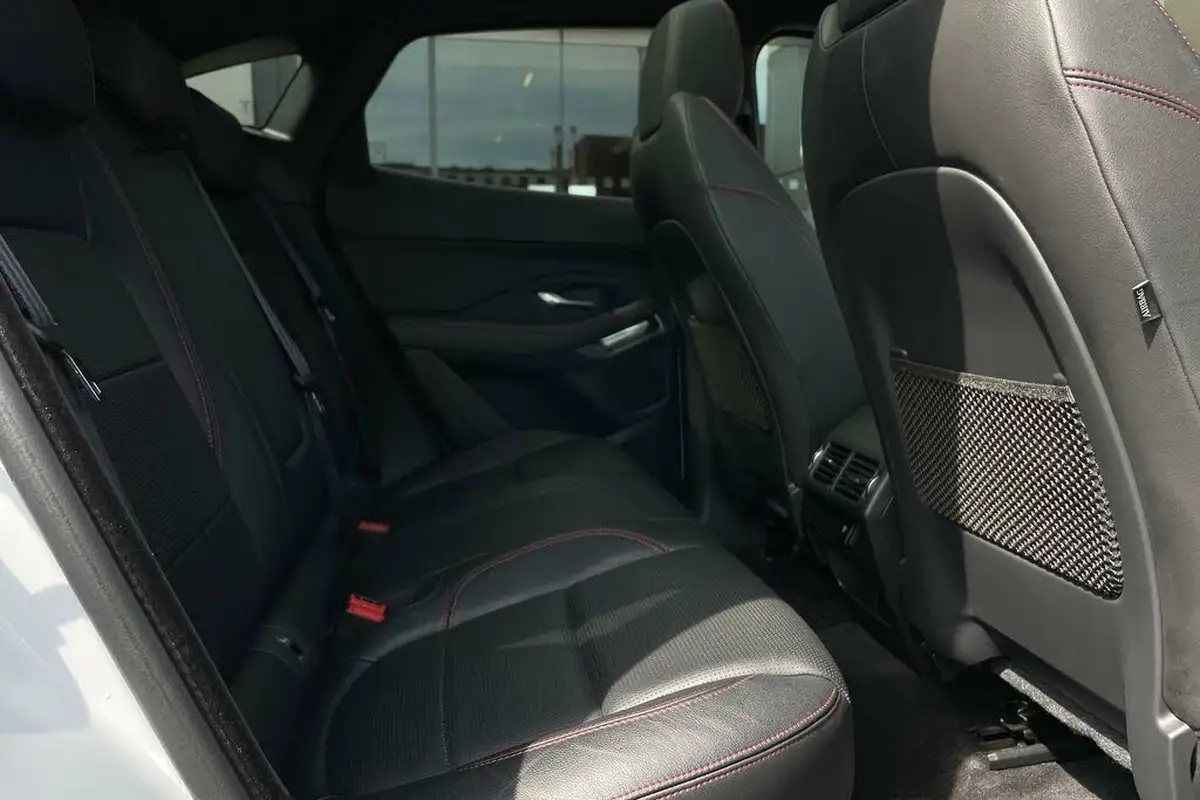 2019-jaguar-e-pace-20-i4d-chequered-flag-150ps-big-30
