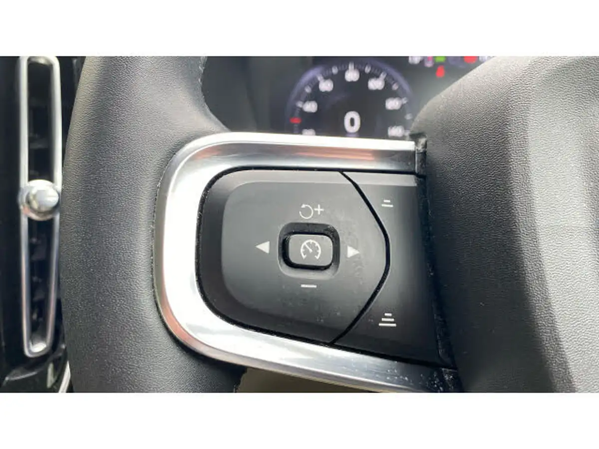 2021-volvo-xc40-15-t5-inscription-262bhp-big-17