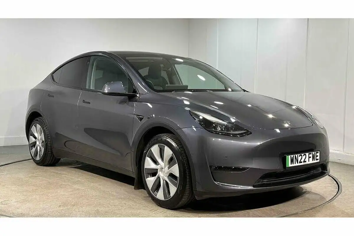 2022-tesla-model-y-e-long-range-big-9