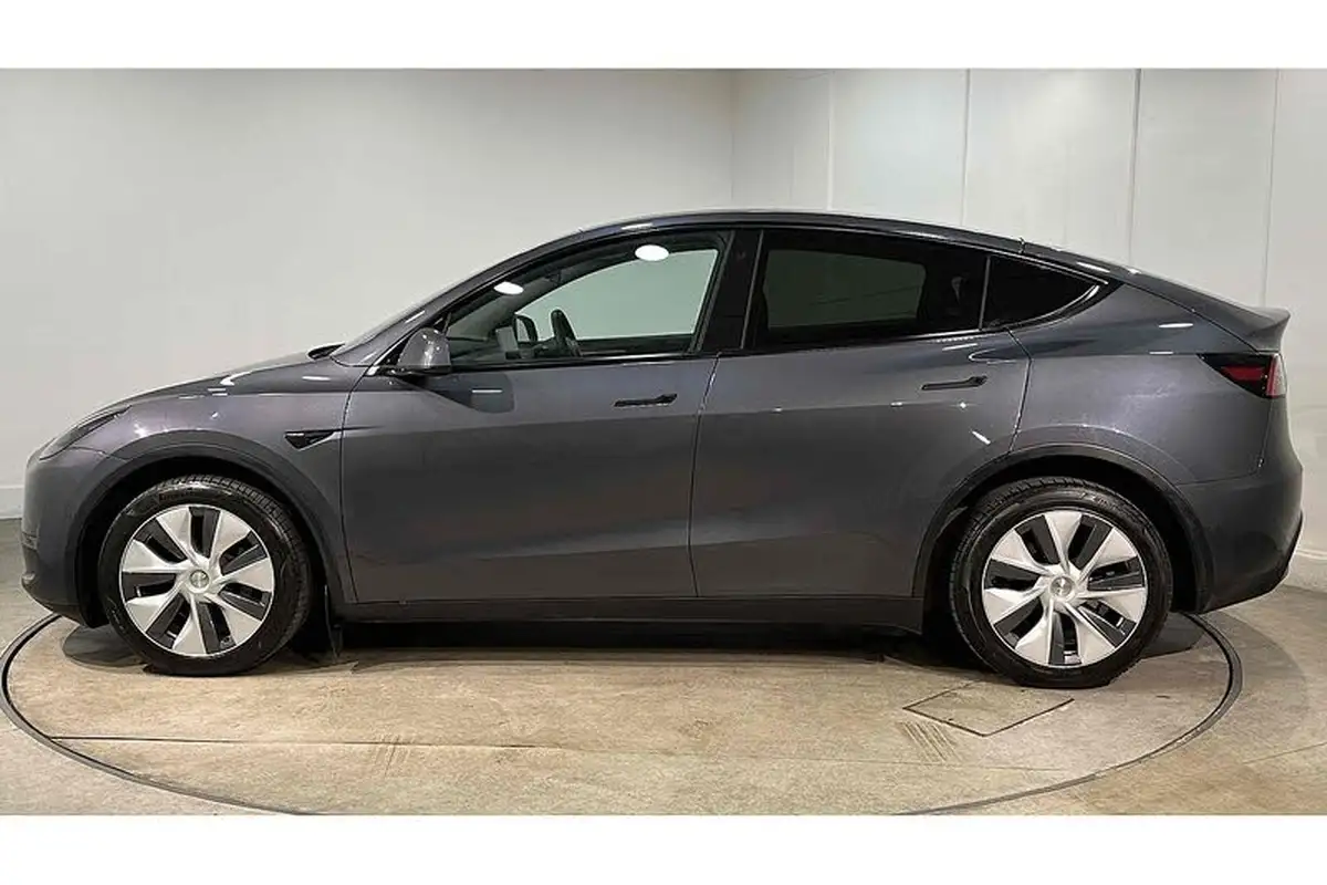 2022-tesla-model-y-e-long-range-big-5