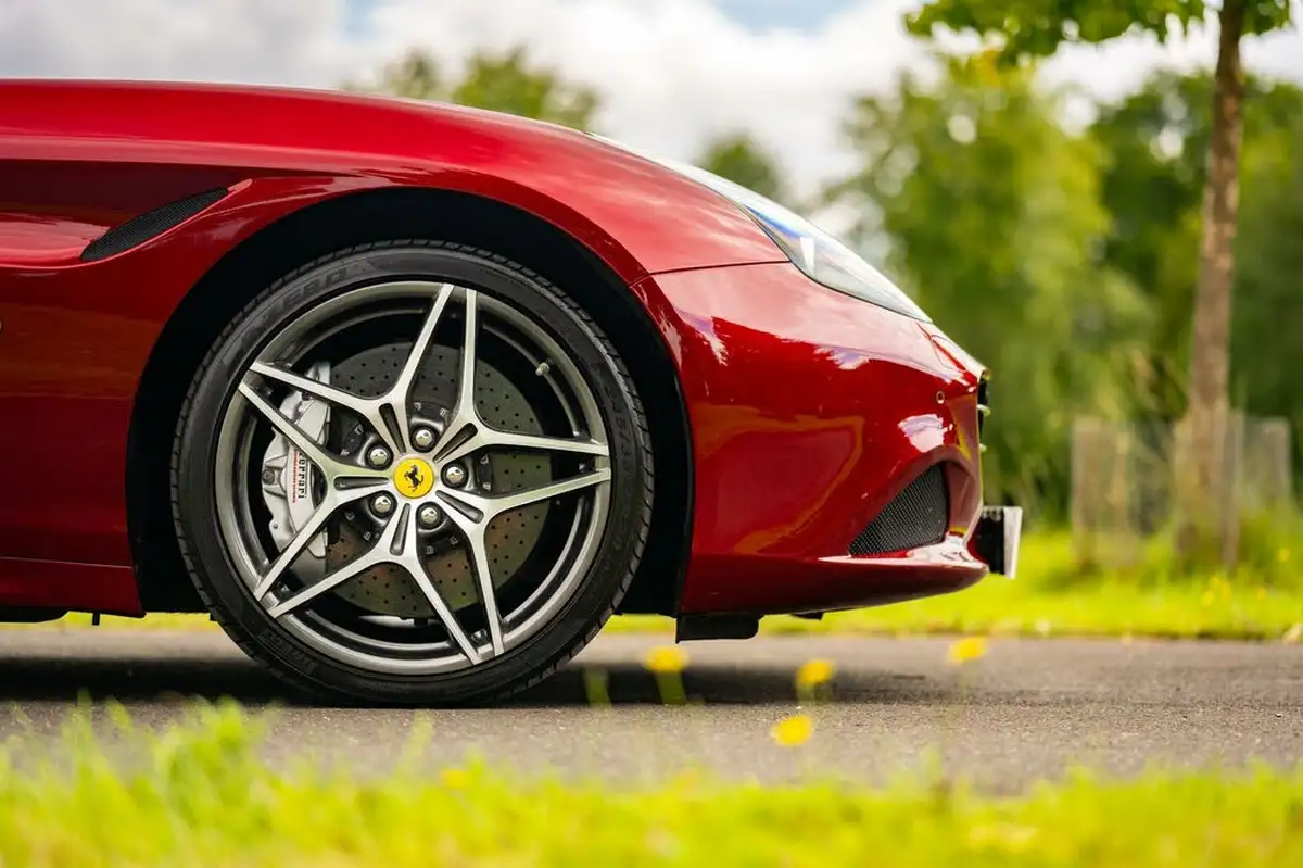 2015-ferrari-california-39-t-big-34