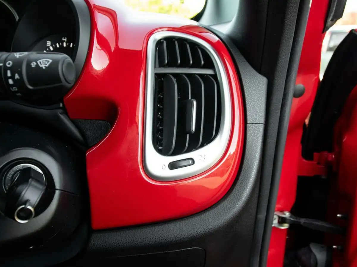 2018-fiat-500l-14-cross-big-15