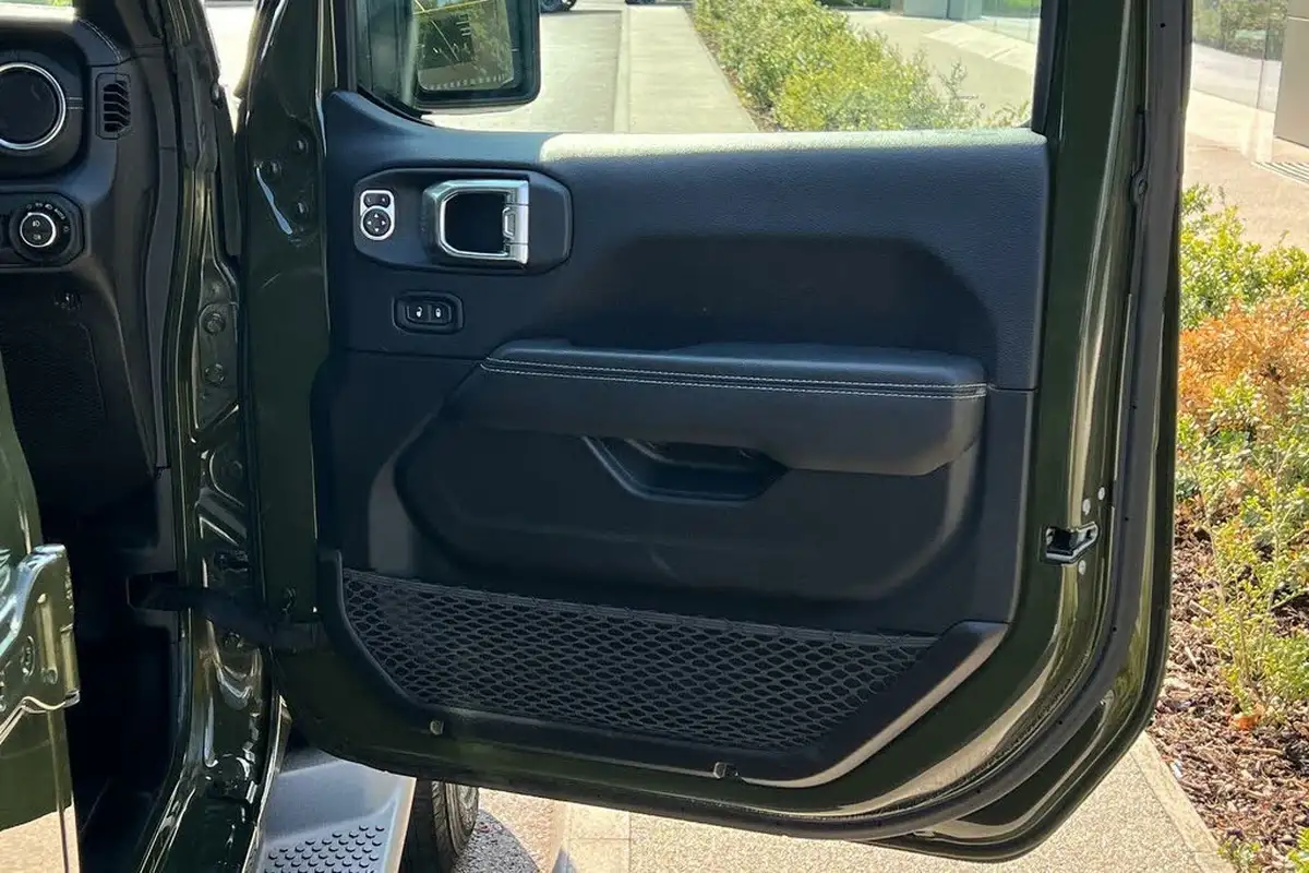 2021-jeep-wrangler-20-gme-80th-anniversary-5d-big-56