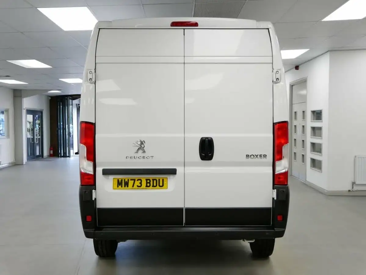 2023-peugeot-boxer-22-bluehdi-professional-premium-435-l3h2-big-10
