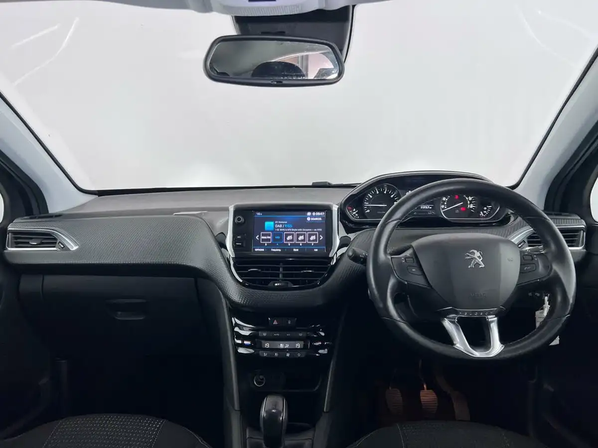 2019-peugeot-208-12-puretech-tech-edition-82bhp-big-15
