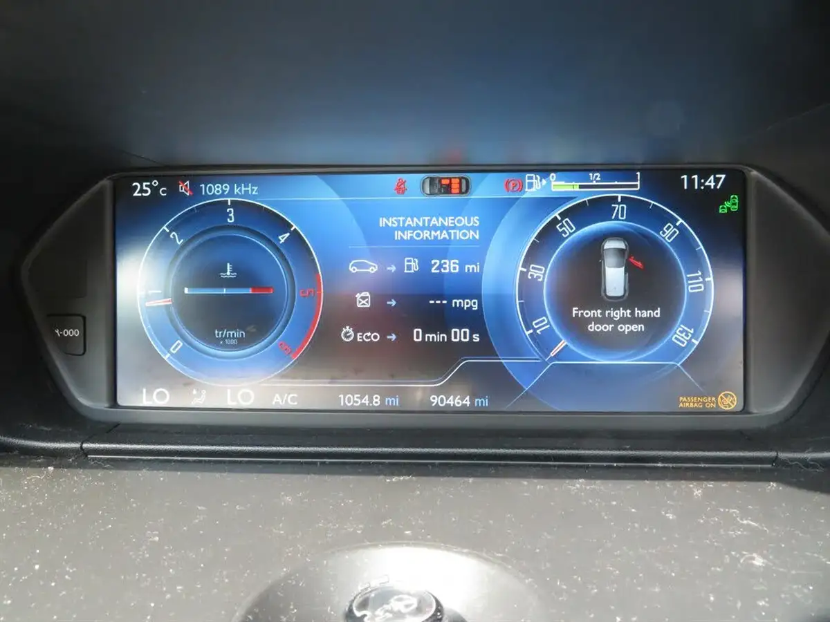 2014-citroen-c4-picasso-16e-hdi-exclusive-big-15