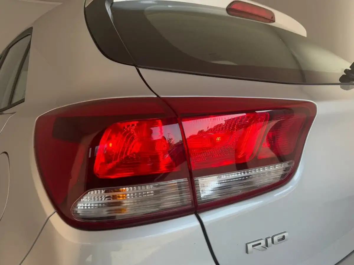 2022-kia-rio-10-t-gdi-2-big-39
