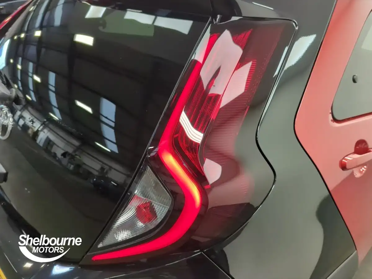 2024-toyota-aygo-x-10-vvt-i-edge-big-18