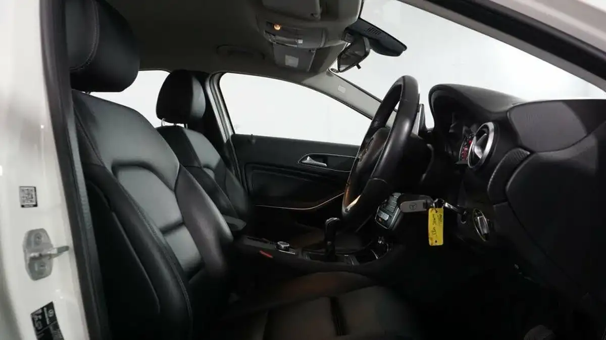 2016-mercedes-benz-a-class-16-a180-se-executivess-big-8