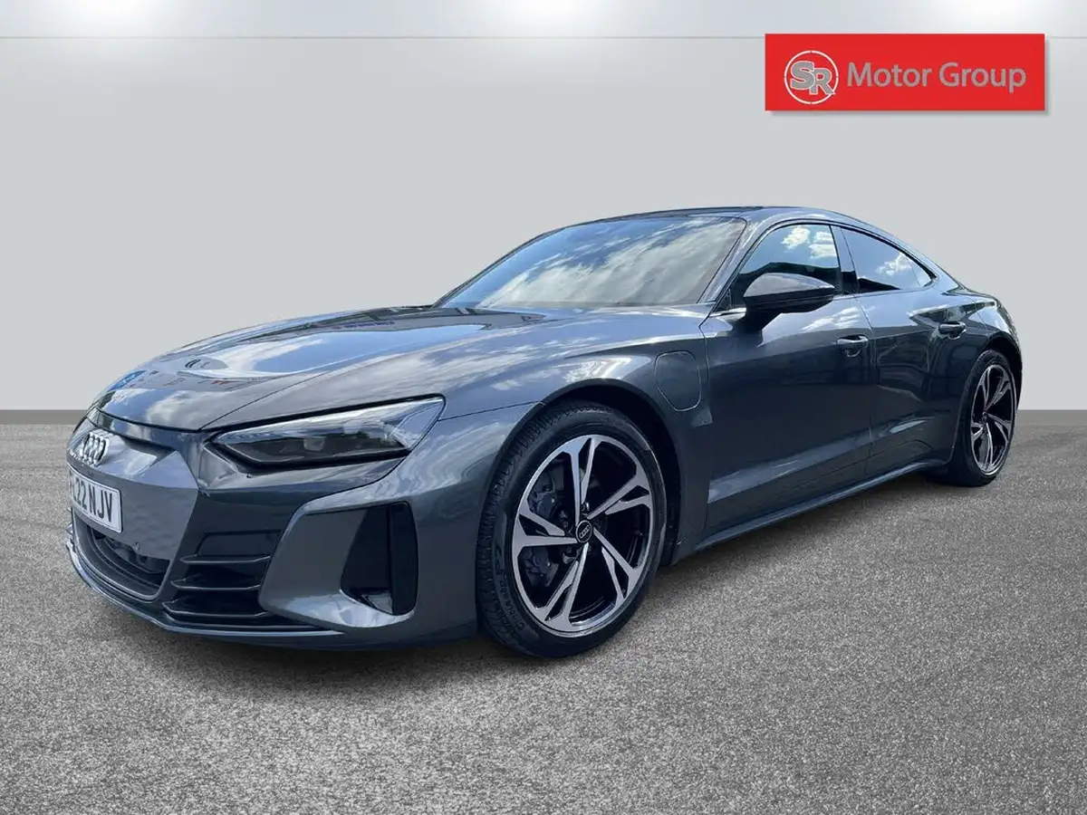 2022-audi-e-tron-gt-e-big-12