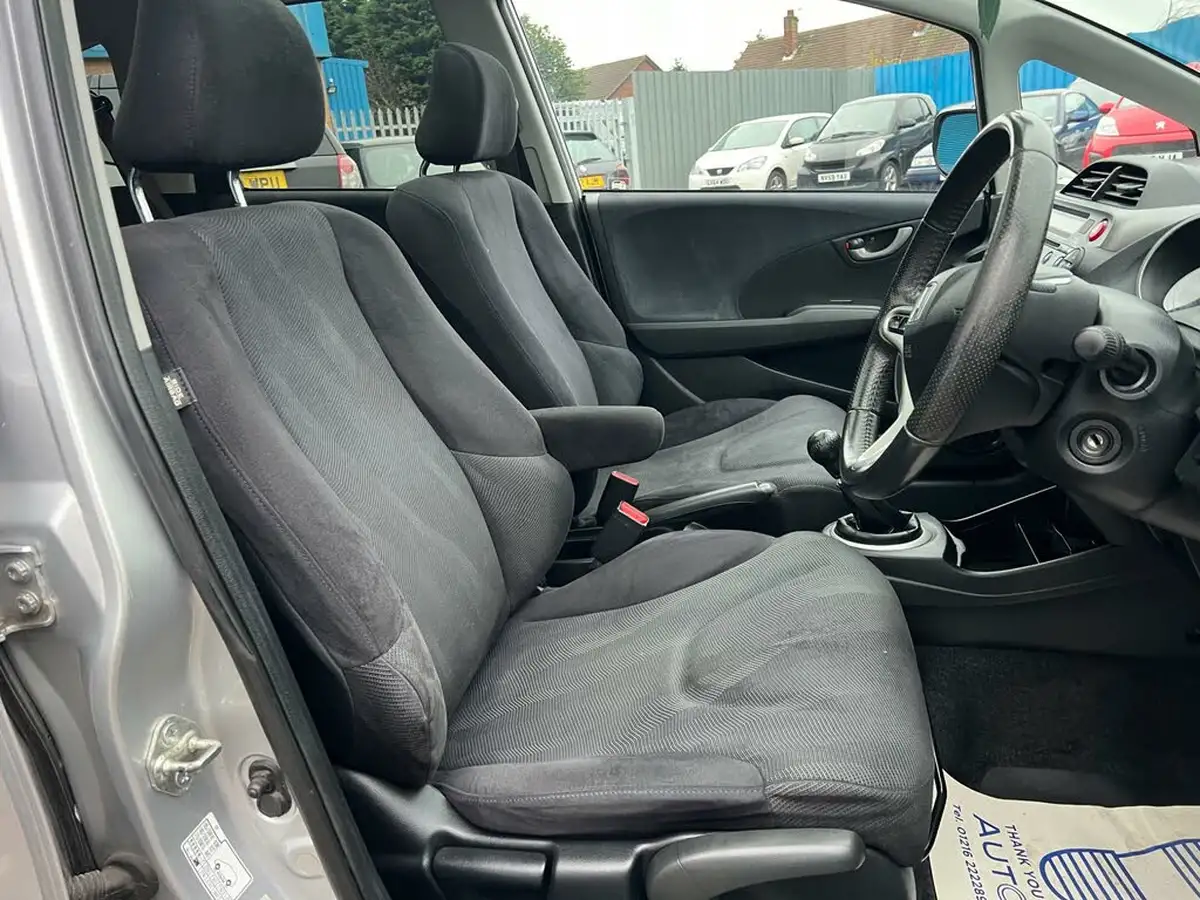 2011-honda-jazz-14-ex-big-12