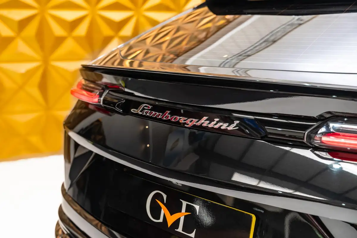 2022-lamborghini-urus-40-no-trim-big-34