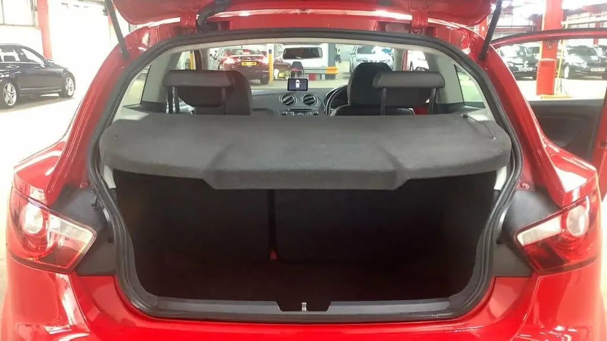 2015-seat-ibiza-12-i-tech-sportcoupe-3d-big-11