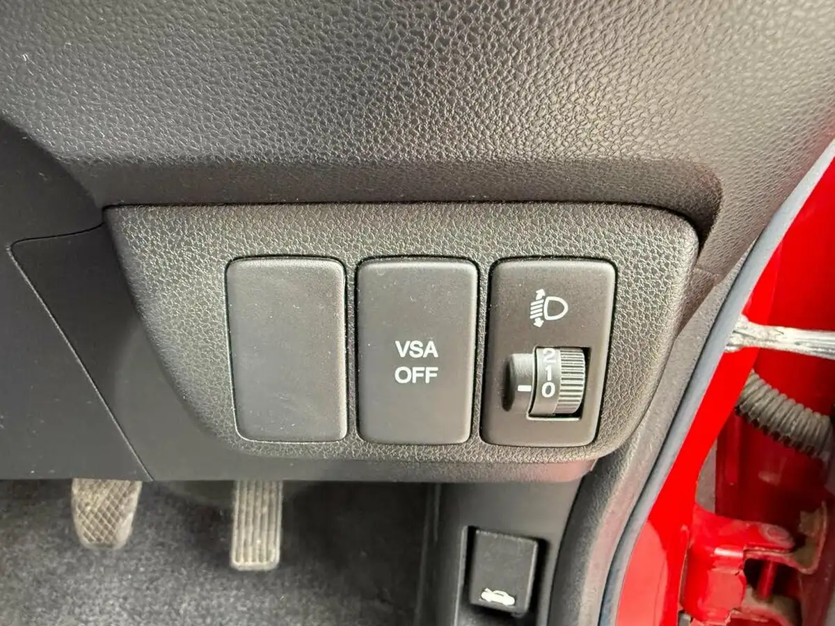 2010-honda-jazz-14-es-t-big-29