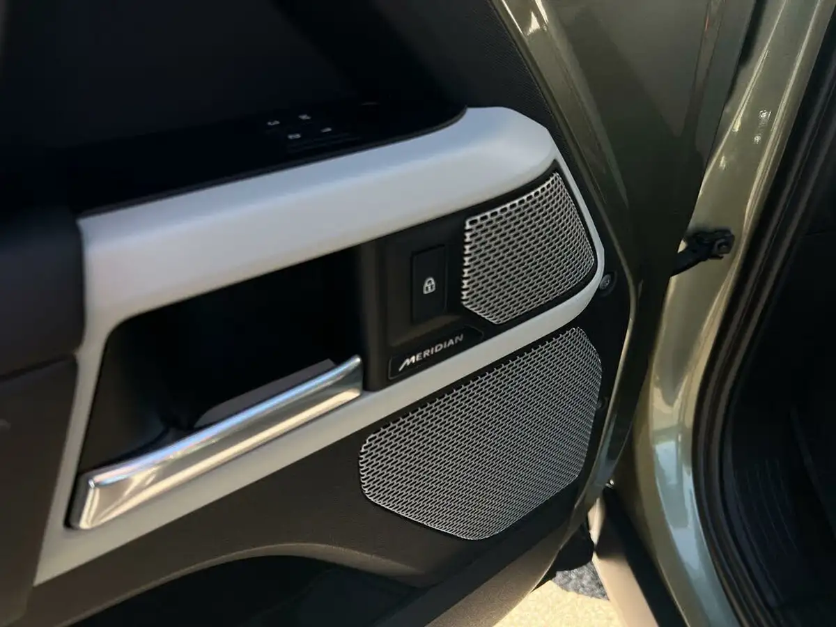 2023-land-rover-130-defender-30-p300-x-dynamic-hse-big-66