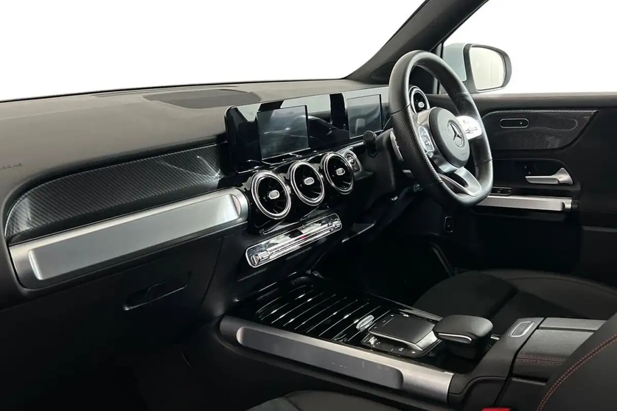 2022-mercedes-benz-glb-class-13-glb200-amg-line-7g-tronic-big-10