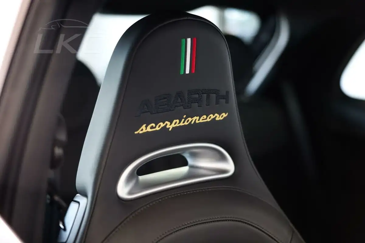 2021-abarth-595-14-tjet-scorpioneoro-big-16