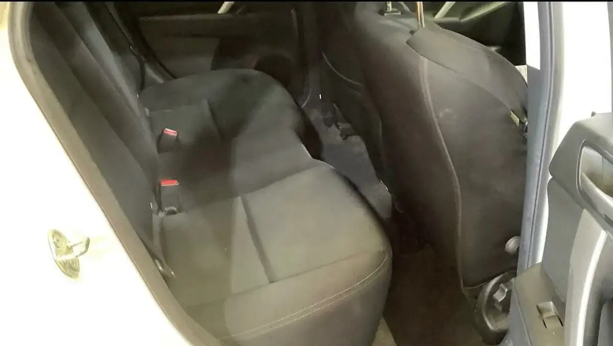 2011-mazda-mazda3-16-sport-big-7