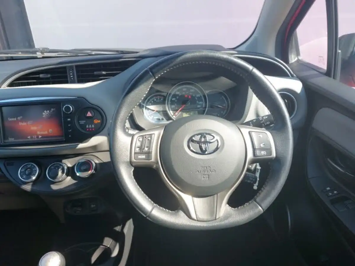 2016-toyota-yaris-133-icon-vvt-i-5d-big-6