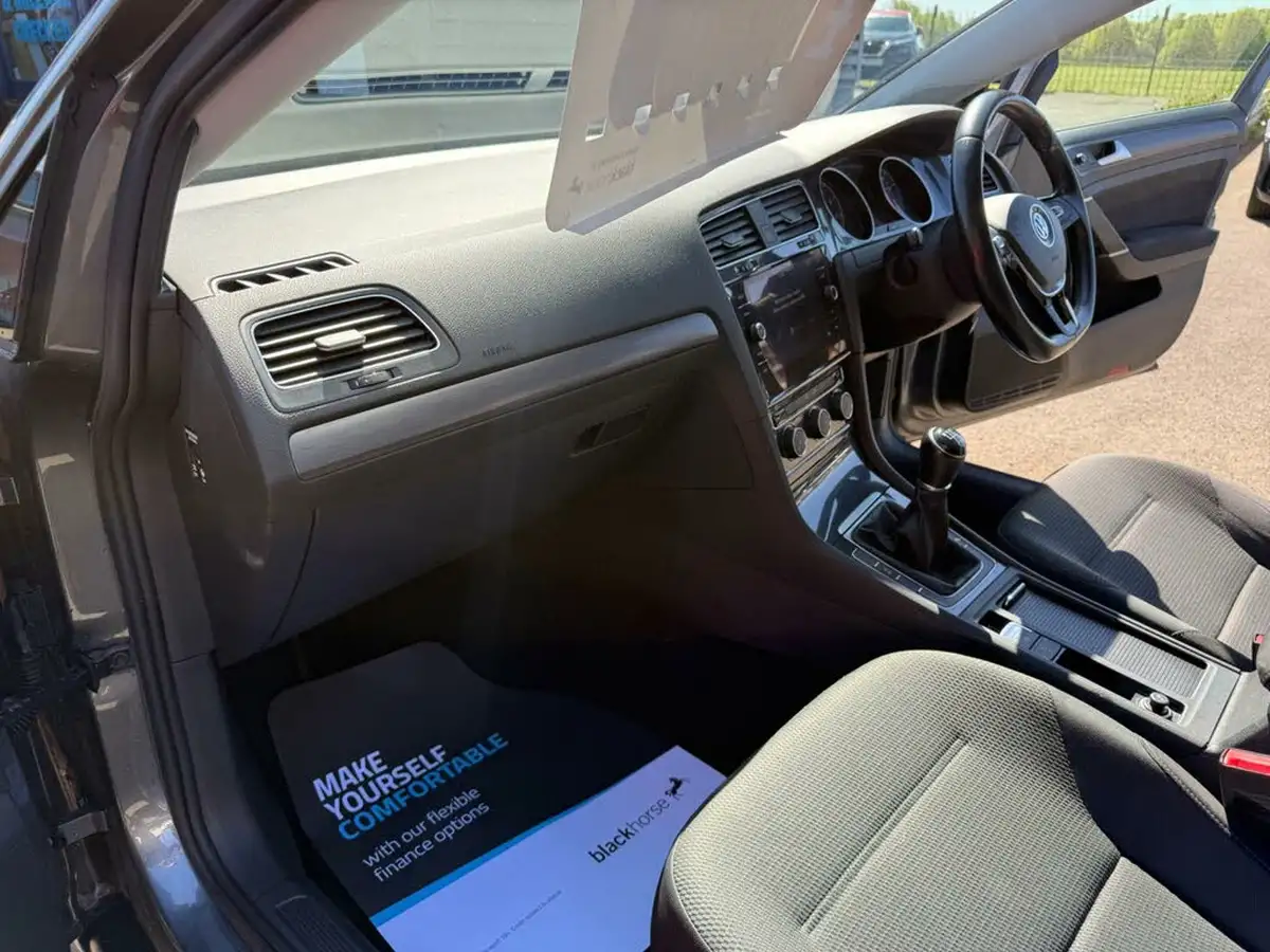 2018-volkswagen-golf-10-tsi-se-115ps-hatchback-5d-big-34