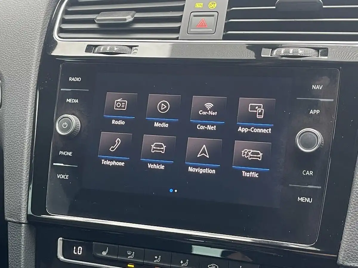2018-volkswagen-golf-20-tsi-r-estate-5d-dsg-big-19