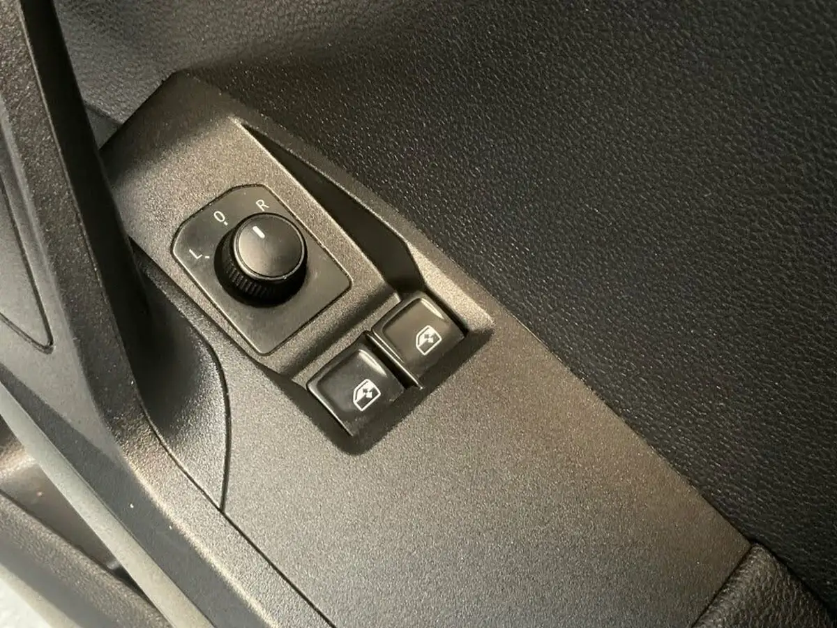 2018-seat-ibiza-10-tsi-se-design-big-31