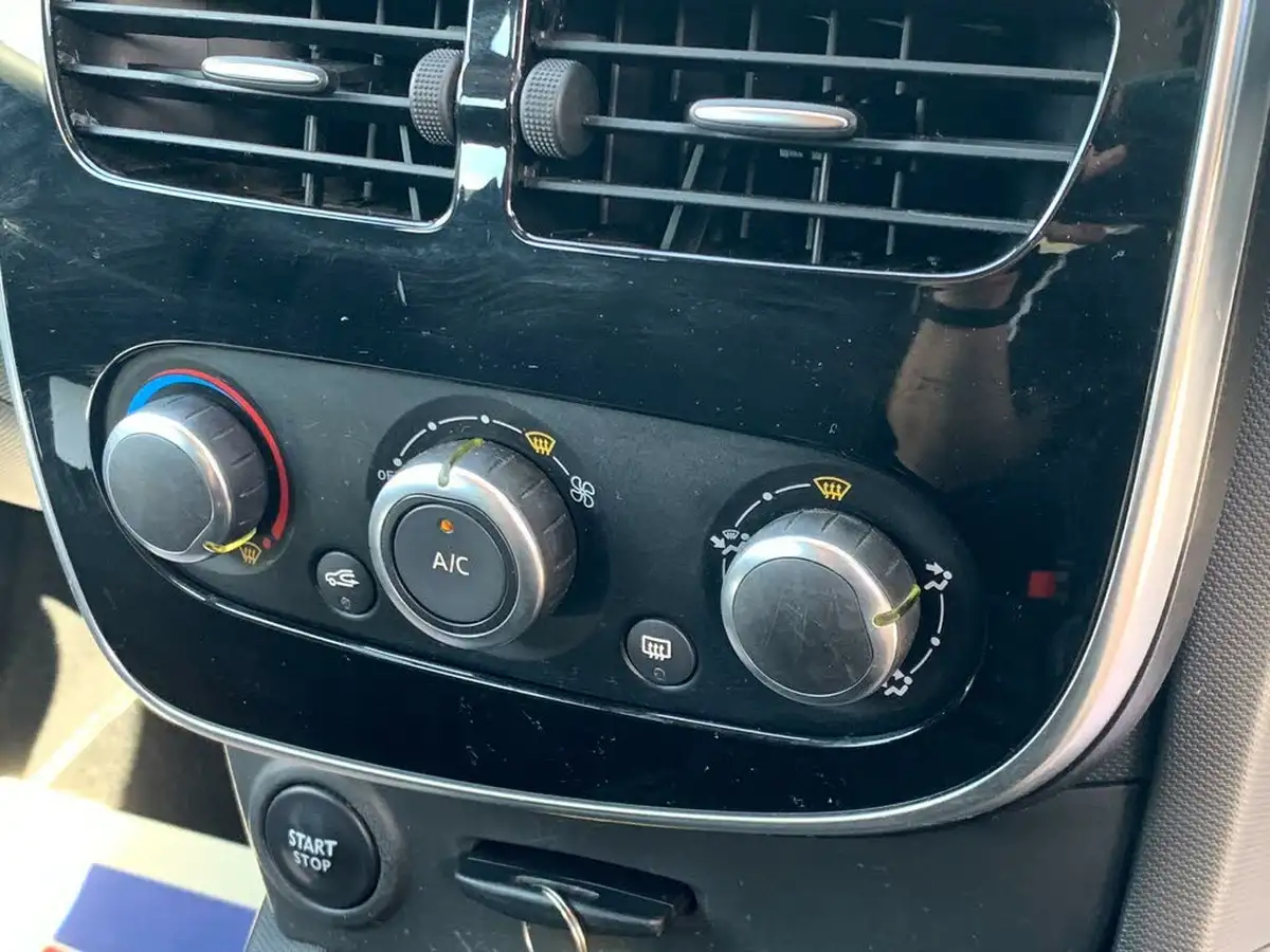 2015-renault-clio-09-tce-dynamique-nav-big-22