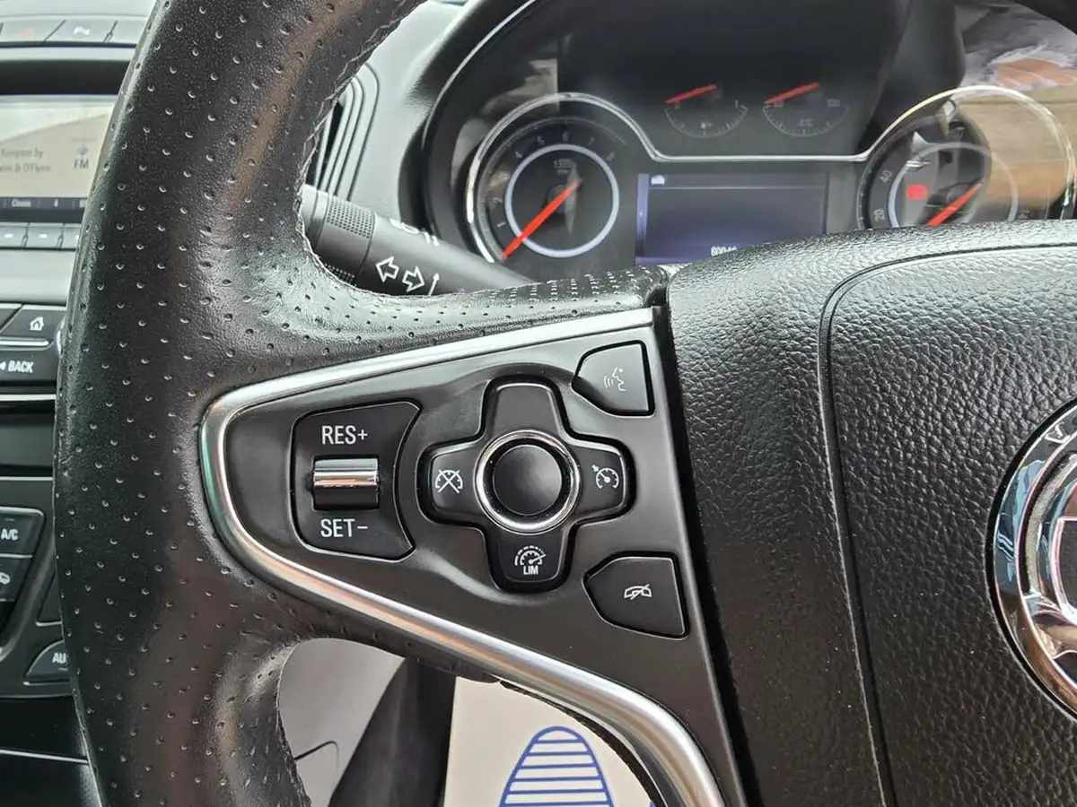 2015-vauxhall-insignia-18-sri-big-24