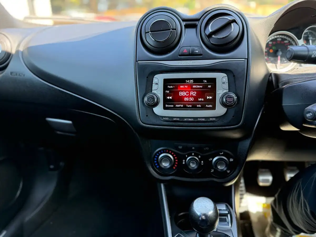2014-alfa-romeo-mito-09-sportiva-big-13